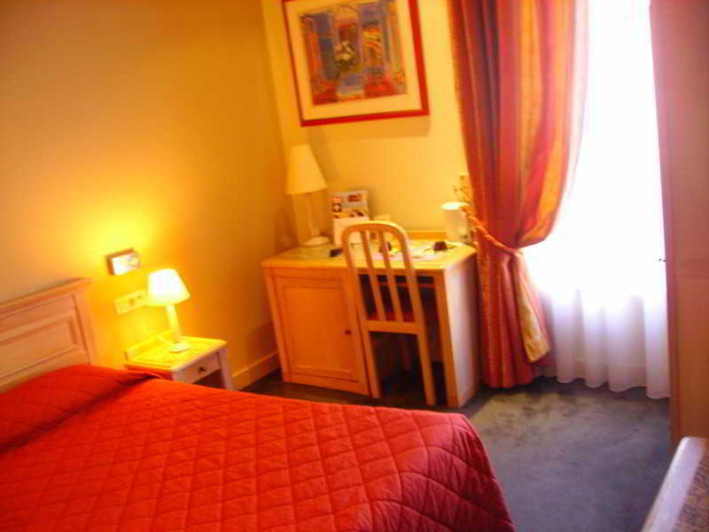 Brit Hotel Aux Sacres Reims, Centre Historique Εξωτερικό φωτογραφία