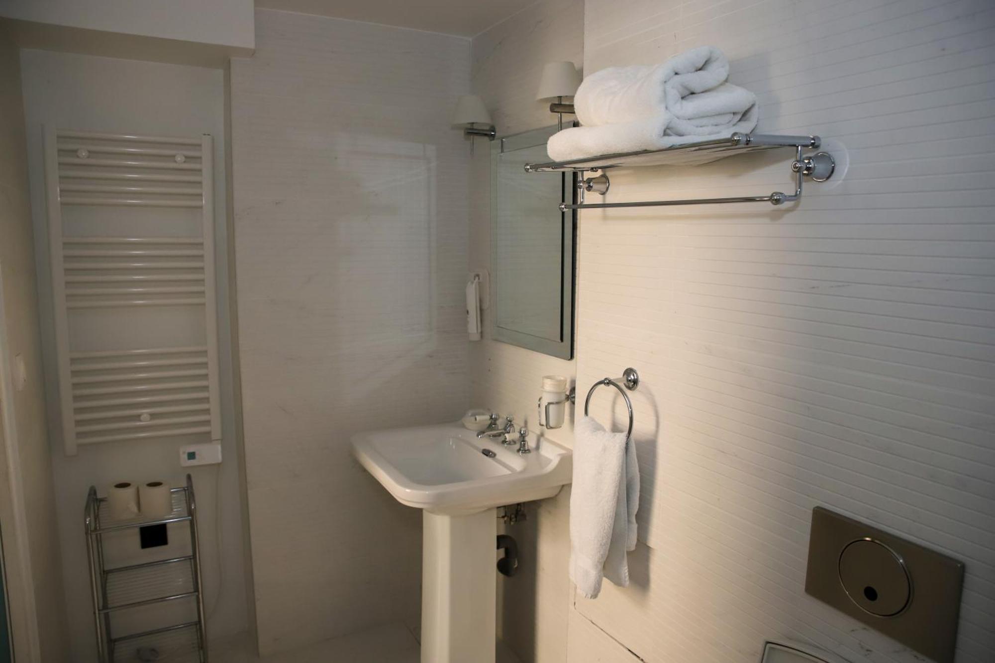 Brit Hotel Aux Sacres Reims, Centre Historique Εξωτερικό φωτογραφία