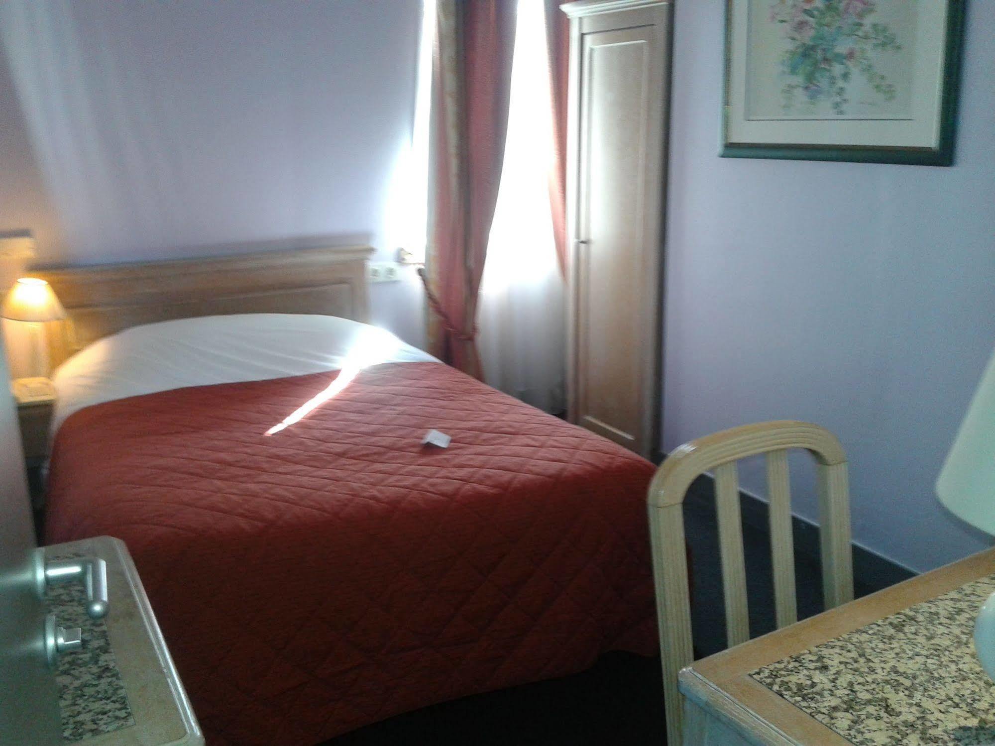 Brit Hotel Aux Sacres Reims, Centre Historique Εξωτερικό φωτογραφία