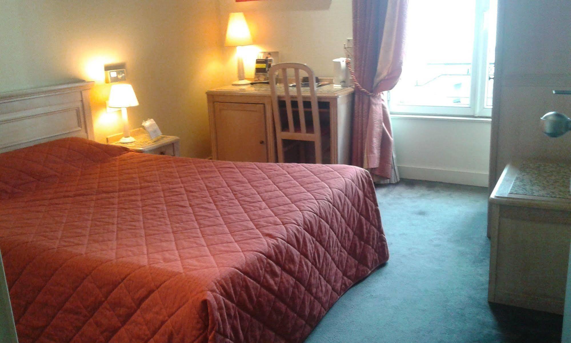 Brit Hotel Aux Sacres Reims, Centre Historique Εξωτερικό φωτογραφία