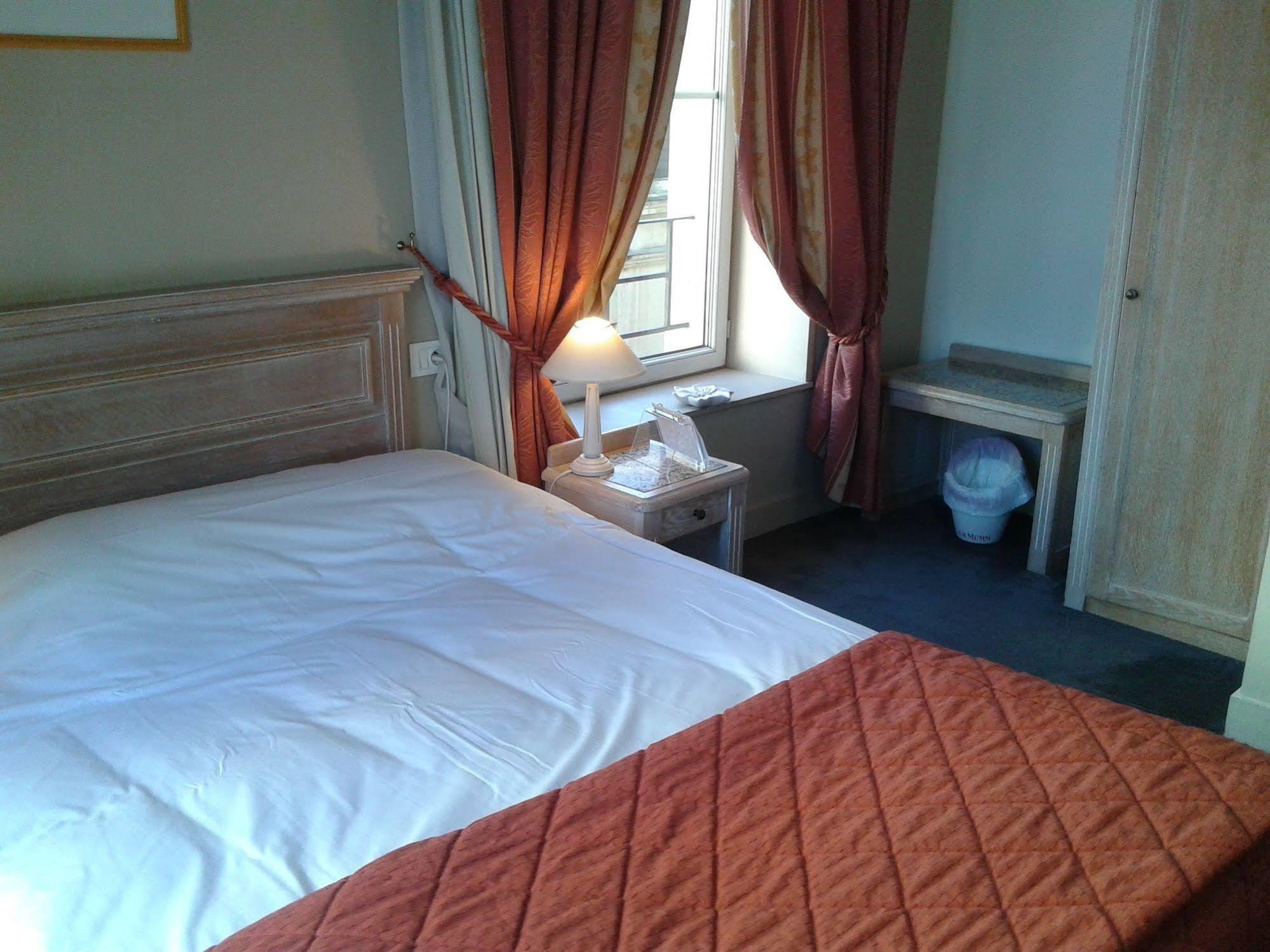 Brit Hotel Aux Sacres Reims, Centre Historique Εξωτερικό φωτογραφία