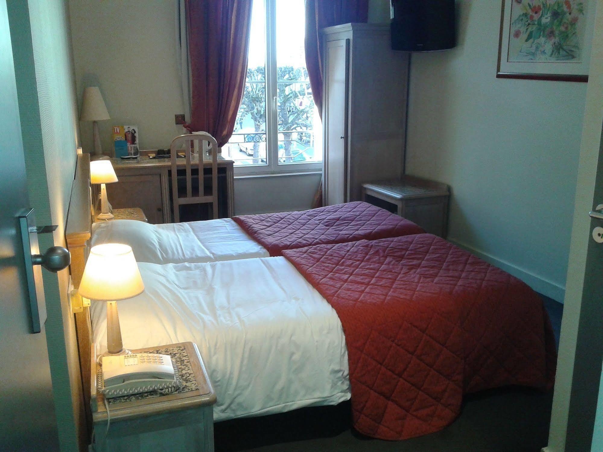 Brit Hotel Aux Sacres Reims, Centre Historique Εξωτερικό φωτογραφία