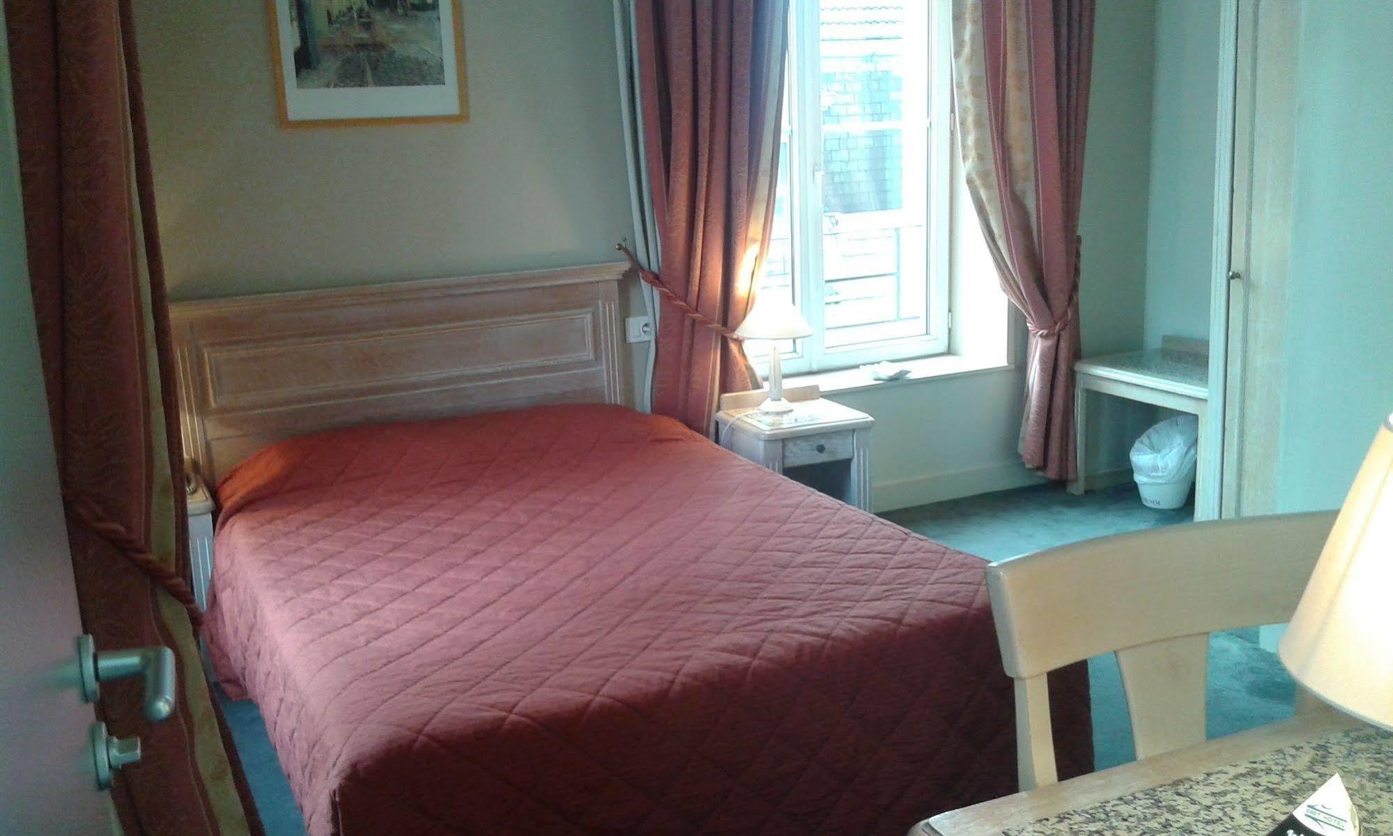 Brit Hotel Aux Sacres Reims, Centre Historique Εξωτερικό φωτογραφία